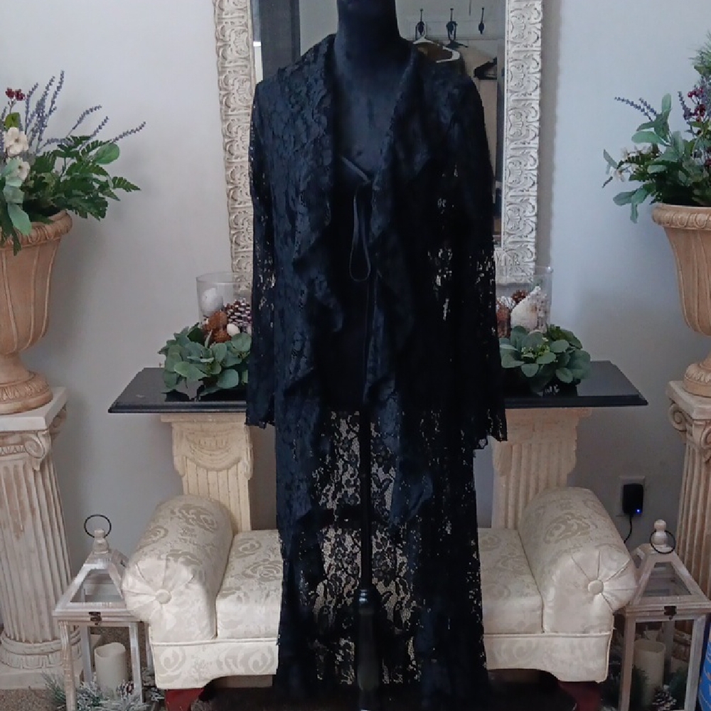 Chic Black Lace Women's Robe - Picture 4 of 12